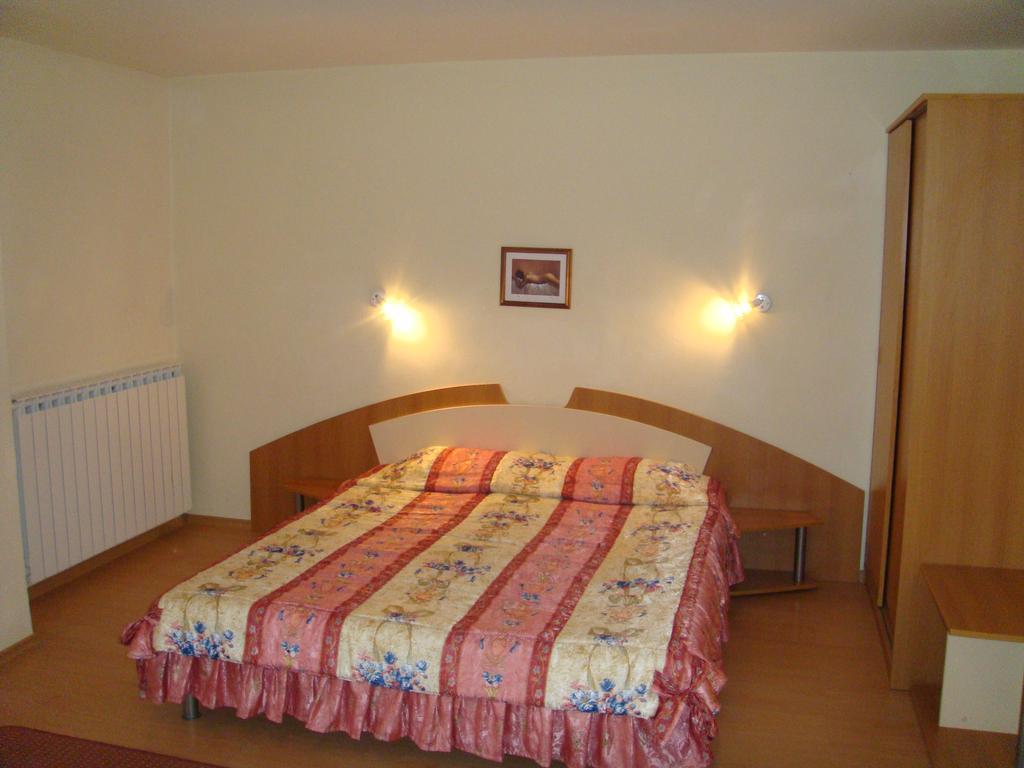 Балнеохотел "Люляци" Vrabtsite Room photo